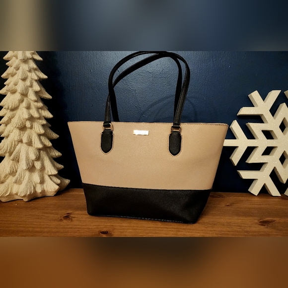 kate spade Handbags - EUC Kate Spade Tote